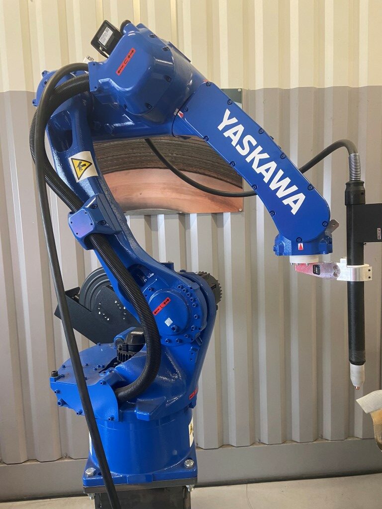 SODEC-Robotique-Robot YASKAWA avec solution de coupage V.T.D