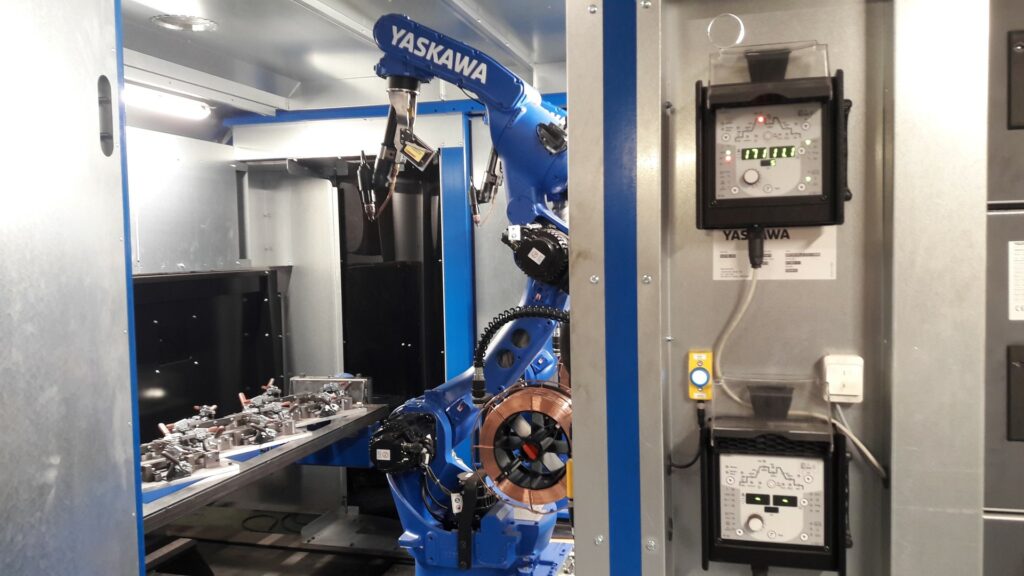 SODEC-Cellule robotique ArcWorld YASKAWA double robots (2)